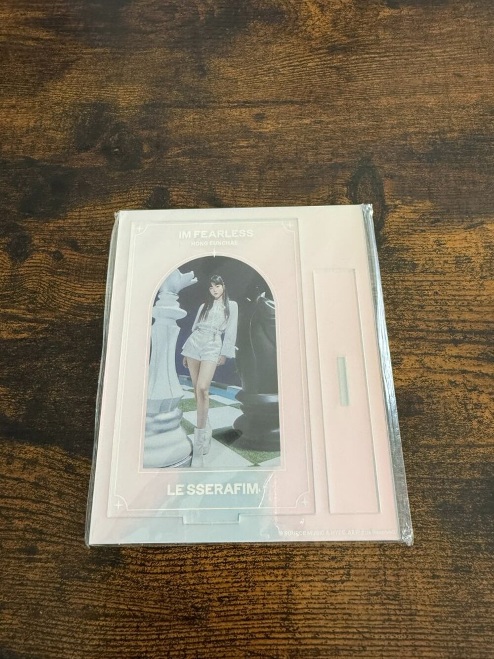 Share LE SSERAFIM Acrylic Stand “I’M FEARLESS” – Hong Eunchae Official K-Pop